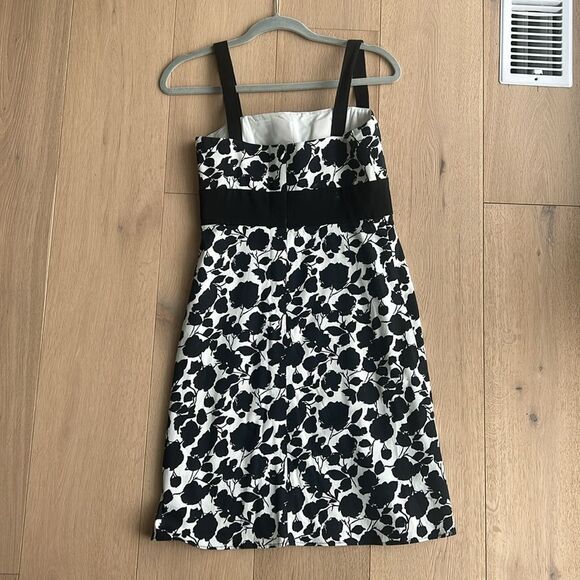 SUNDAY CLEAROUT!! Classic summer BCBG Paris Dress - Size 2 - Picture 3 of 3